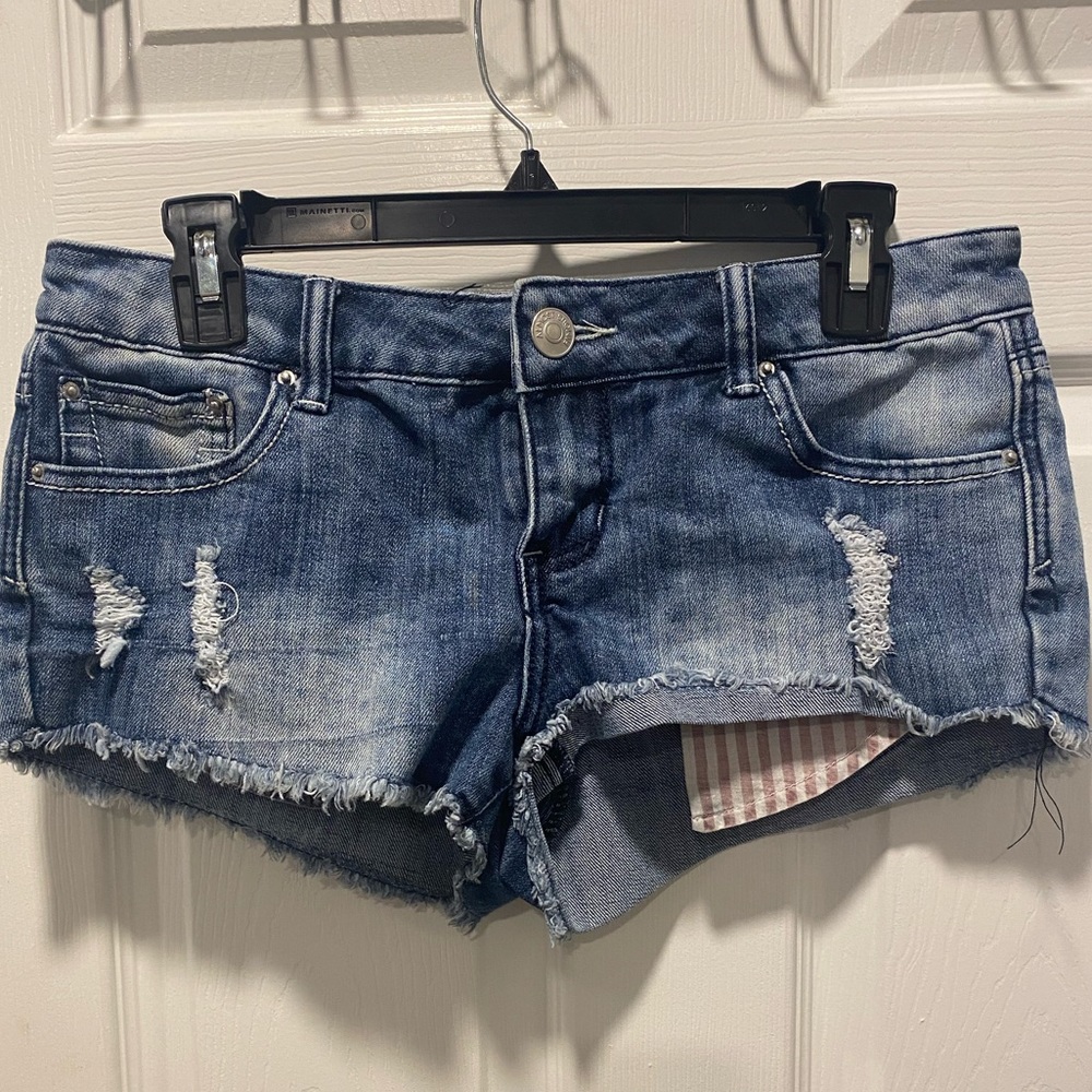 “Almost Famous” jean shorts